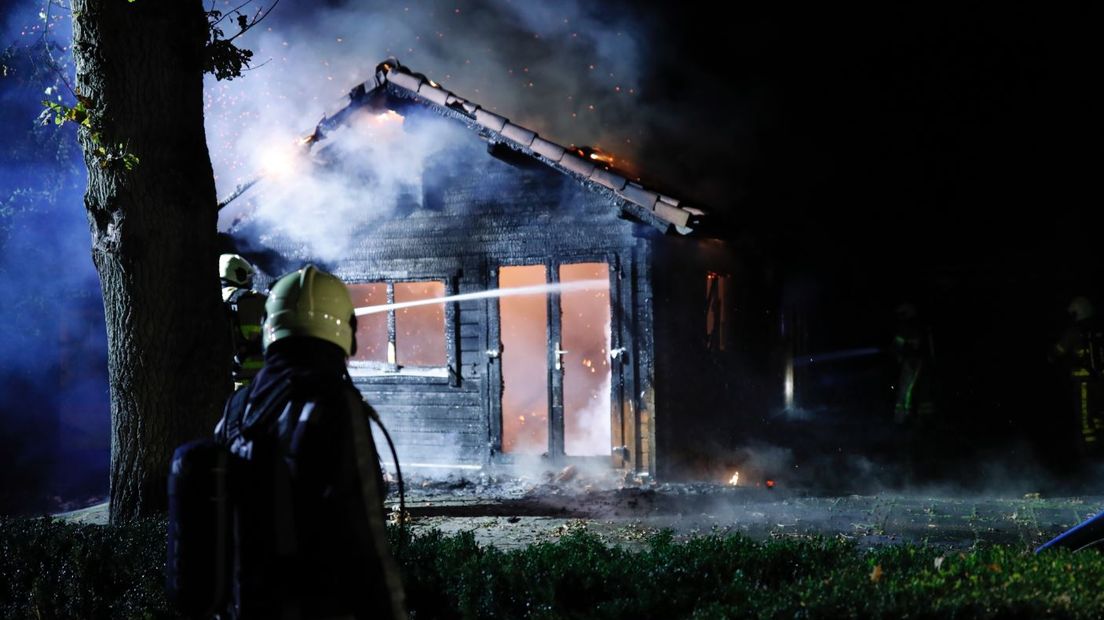 In Epe is opnieuw een brand geweest. In de nacht van woensdag op donderdag brandde een chalet af. Het is de zesde brand in korte tijd. Het gaat om een chalet bij campingpark De Koekamp.