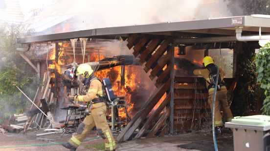 Bewoner ziet schuur in brand vliegen