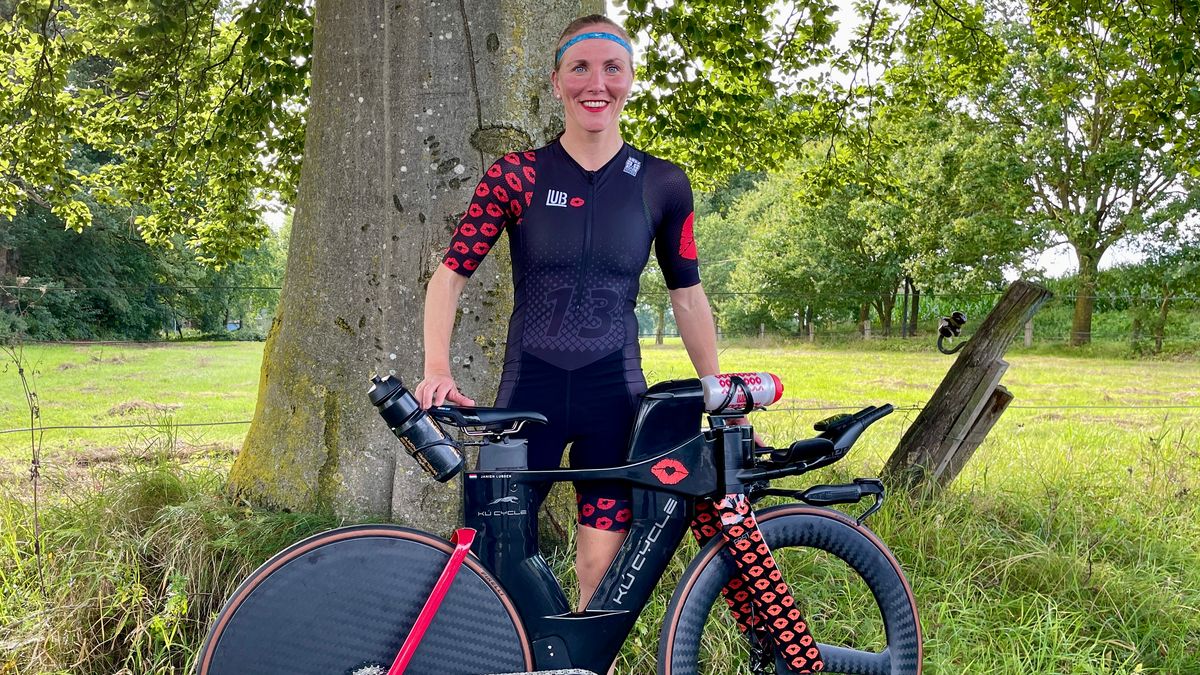 Ook winnares Janien Lubben ziek na halve triathlon Klazienaveen