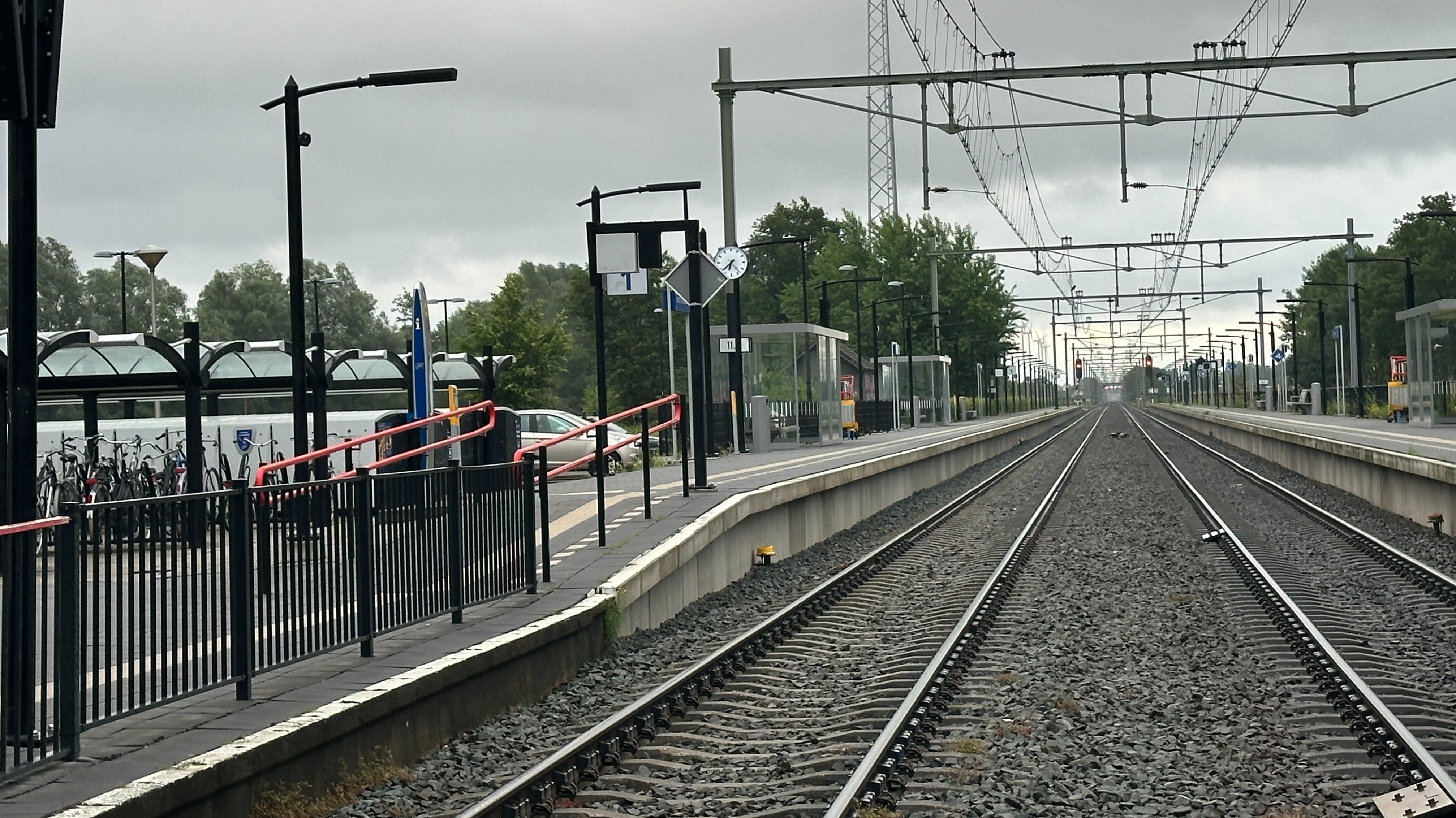 OV in Limburg deels plat door staking: treinen rijden niet, minder bussen