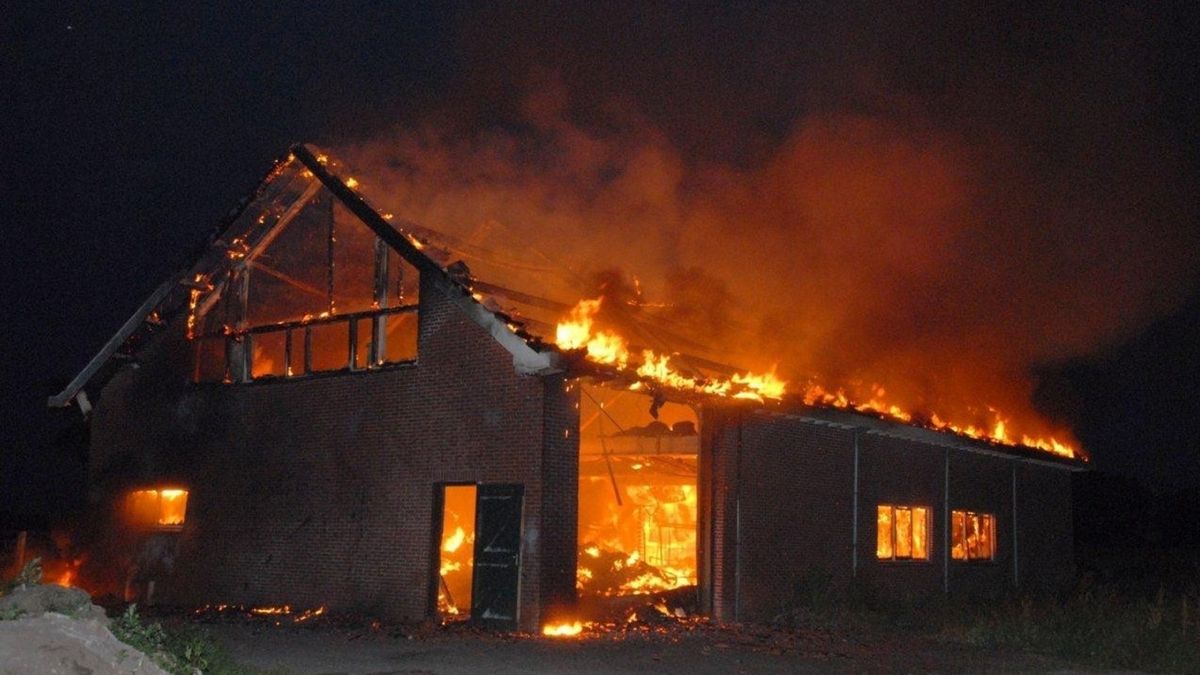 Schuur met huisraad uitgebrand in Opende