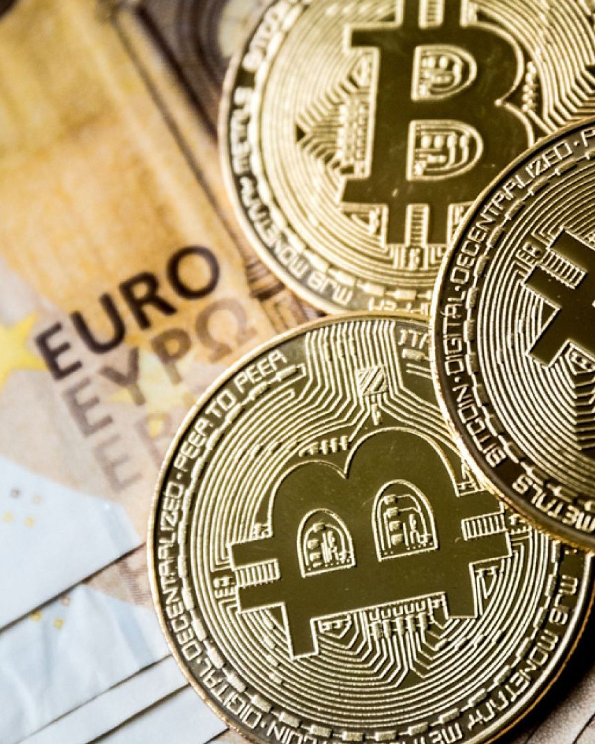 Man wast twee miljoen euro wit en koopt drie kilo goud - Omroep West