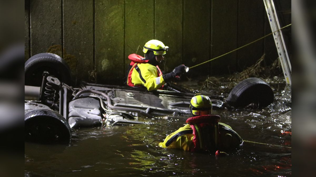 Inzittenden van auto te water bij Oudeschoot gevonden
