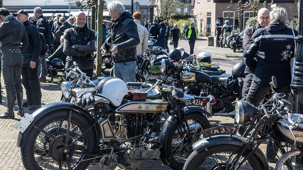 Motorrijden populair onder ouderen, ook klassiekers in trek: 'Oude motoren veel mooier'