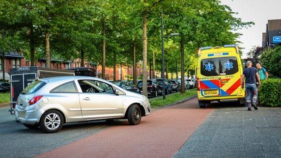Kop-staartbotsing tussen drie voertuigen. Kop-staartbotsing tussen drie voertuigen.