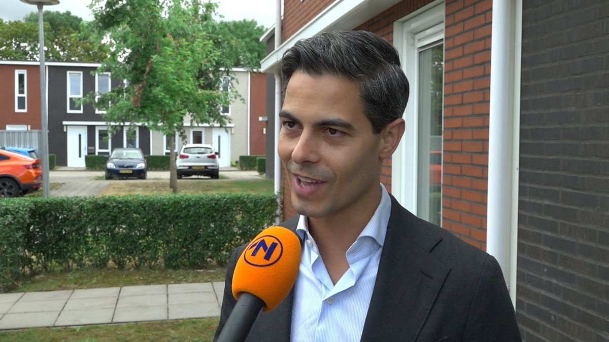 Minister-president Jetten bezoekt wisselwoning in Appingedam