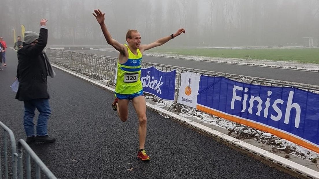 Erwin Harmes wint de 13e Spijkenisse Spark Marathon
