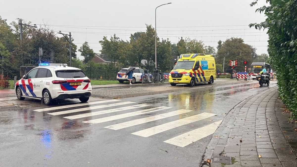 112 Nieuws: Geen treinen tussen Almelo en Hardenberg | Vrachtwagen kantelt in Holten