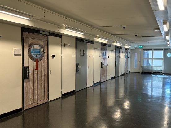 Problemen in jeugdgevangenissen: 'We kweken zo volwassen criminelen'