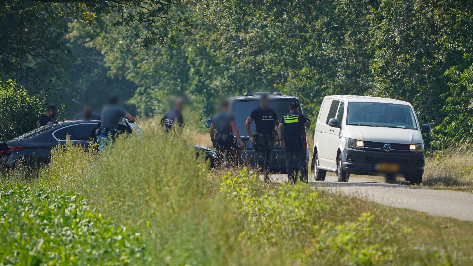 Politie op touw bij de zoekactie rondom De Eswal in Vries