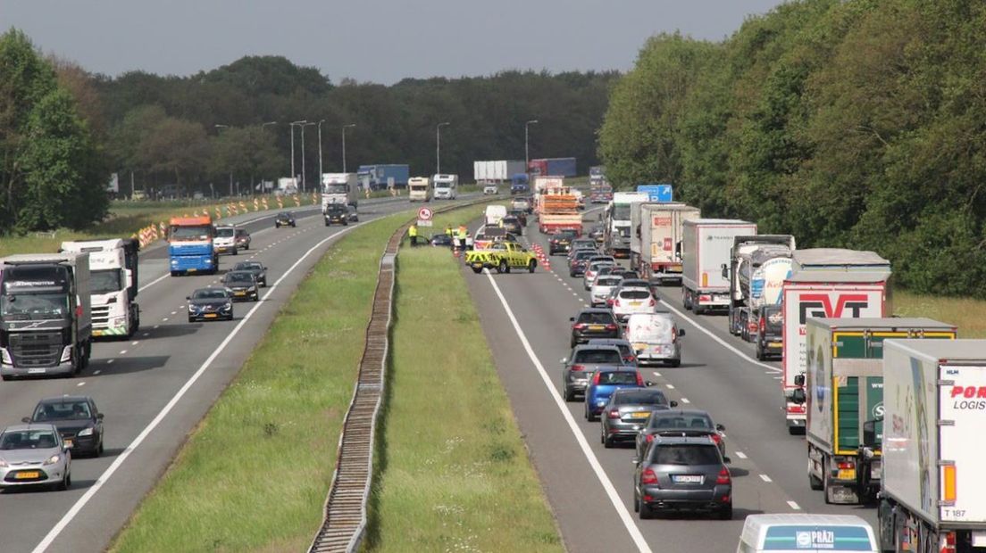 De linkerrijstrook is afgesloten op de A1