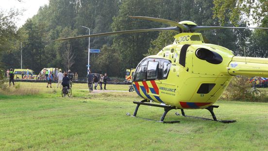 Motorcrosser gewond • auto crasht in weiland