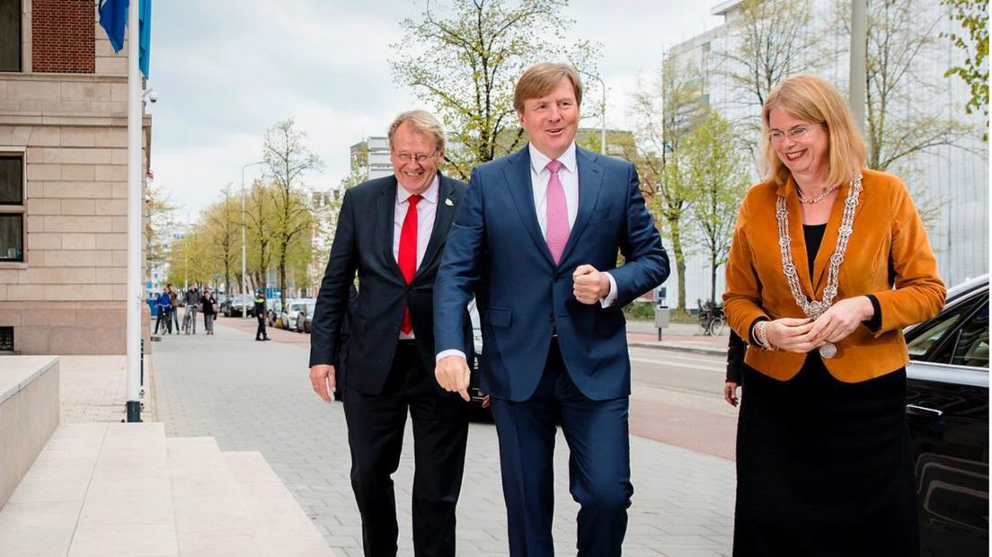 Koning Willem-Alexander opent gebouw B30 met Jaap Smit en Pauline Krikke. (Foto Instagram: paulinekrikke)