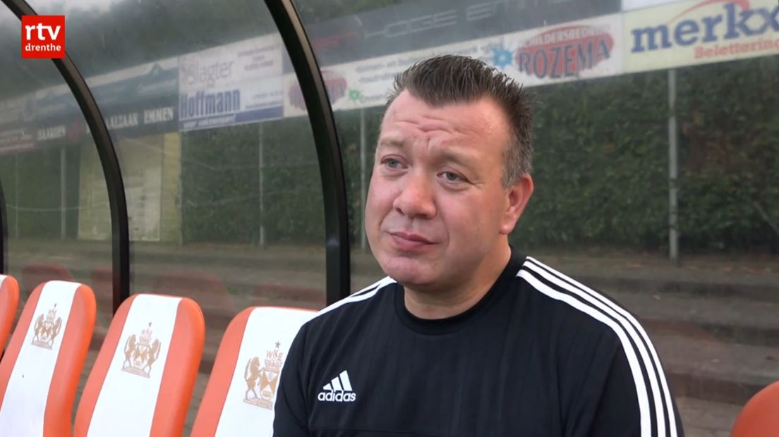 WKE'16-coach Pascal Mulder kreeg in de rust te horen over de staking (Rechten: RTV Drenthe)