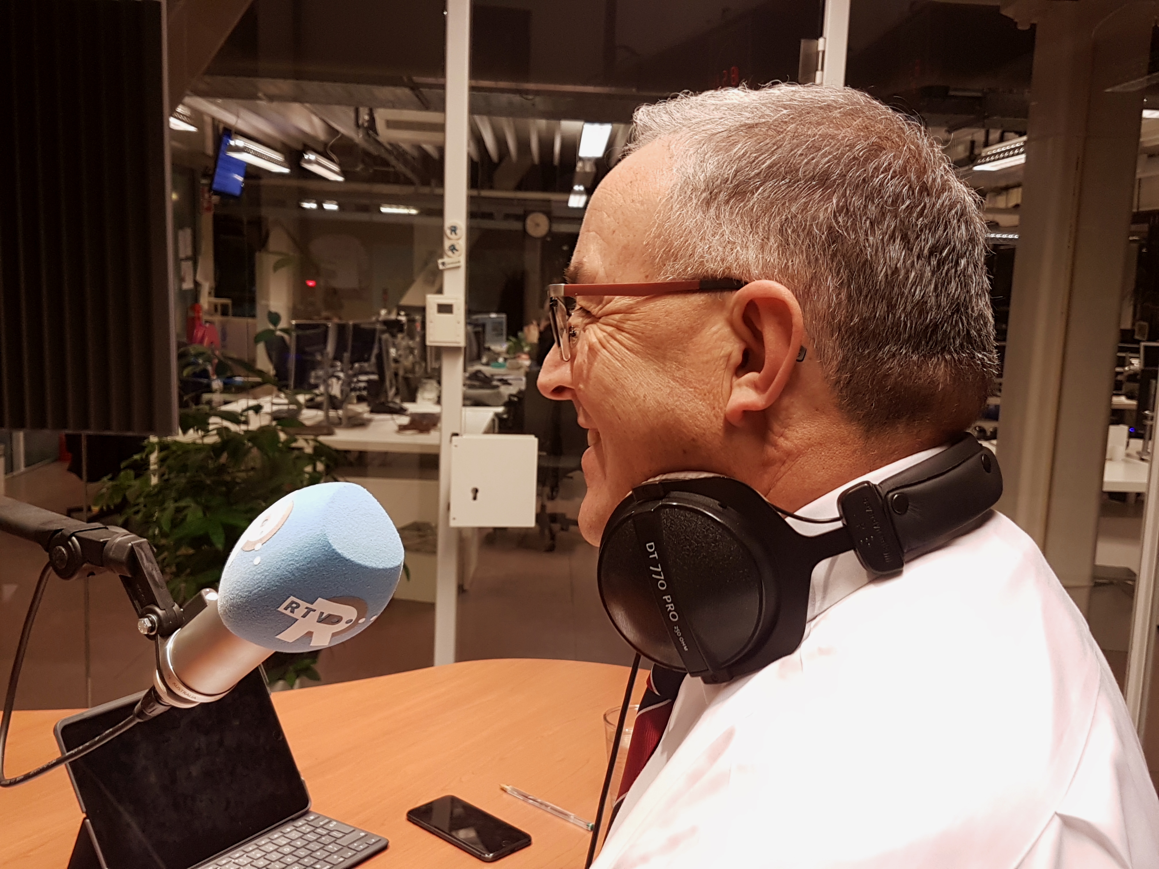 Burgemeester Aboutaleb in de studio bij Rijnmond