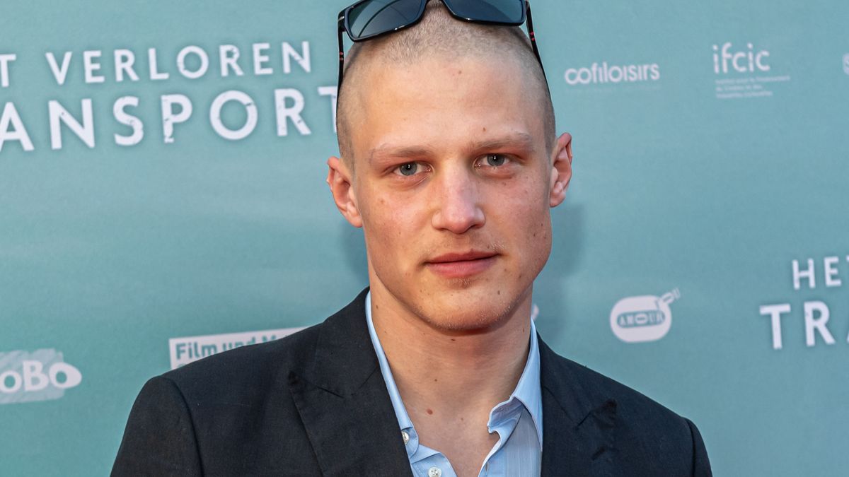 Na film- en tv-rollen staat Joes Brauers nu weer op de planken in veelgeprezen theatervoorstelling