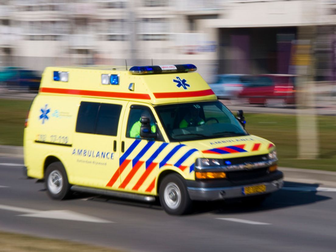 2010_Ambulance_rijdend.cropresize.1.JPG