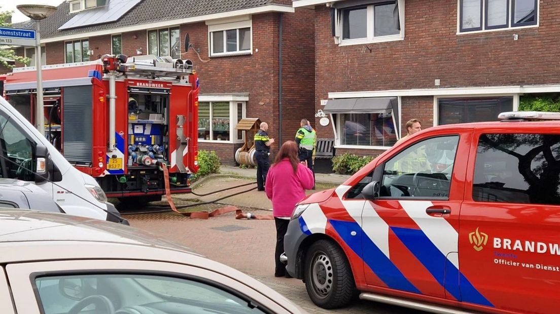 Brandweer rukt uit voor een woningbrand aan Toekomststraat in Enschede.