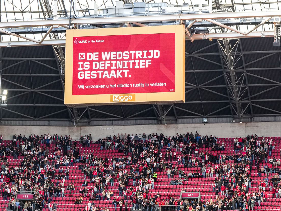 Ajax-Feyenoord werd na 56 minuten definitief gestaakt
