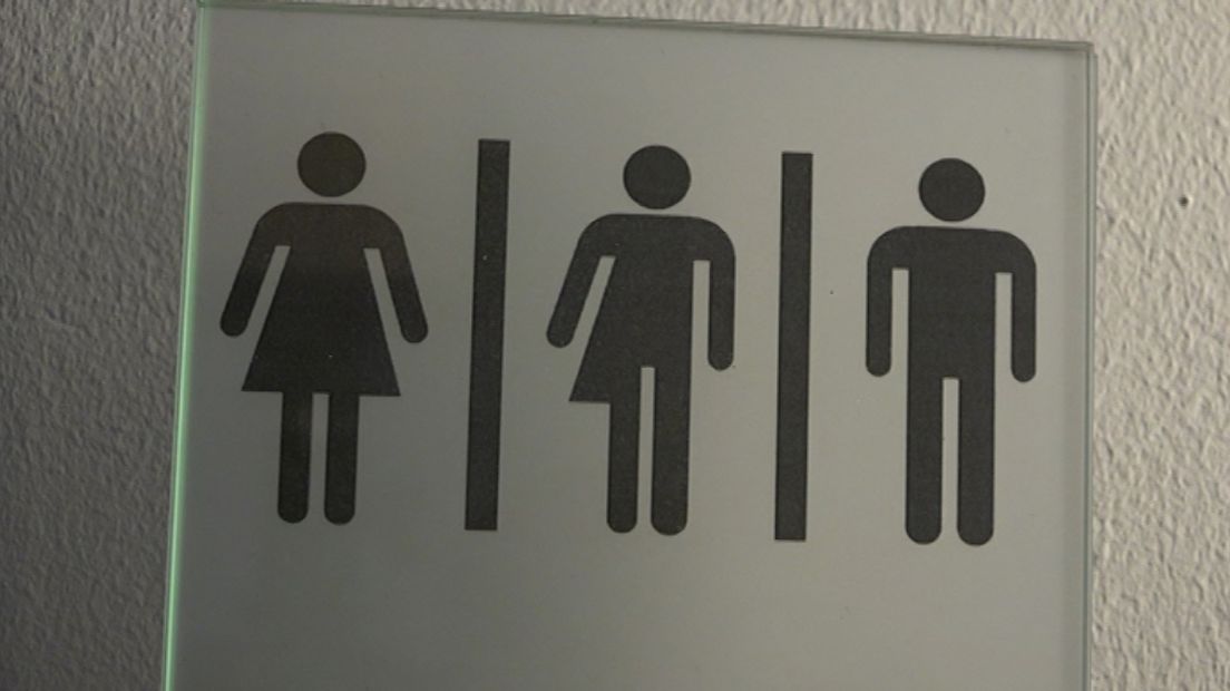 Het stadhuis in Arnhem krijgt binnenkort genderneutrale toiletten, dan is er geen onderscheid meer tussen de mannen- en vrouwen wc's. Voor sommige mensen is dat onderscheid namelijk heel confronterend.