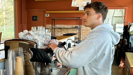 Vince (22) koopt een café zonder een sprankje horeca-ervaring: 'Ik zeg nooit nee'