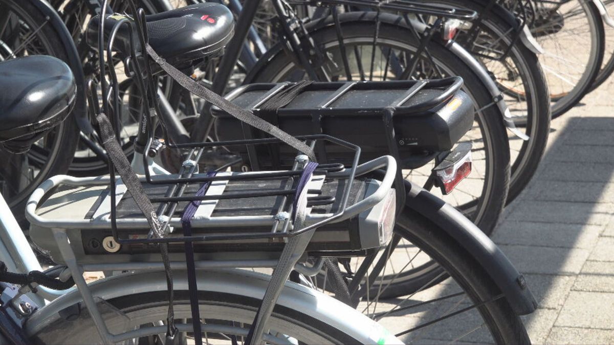 Fietsenmaker verdient op zijn vrije dagen bij met het stelen van accu's van elektrische fietsen