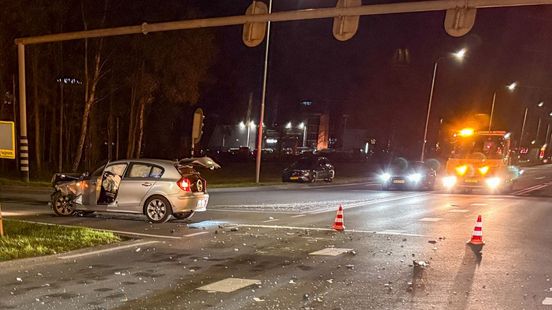 Harde aanrijding in Hengelo. Harde aanrijding in Hengelo.