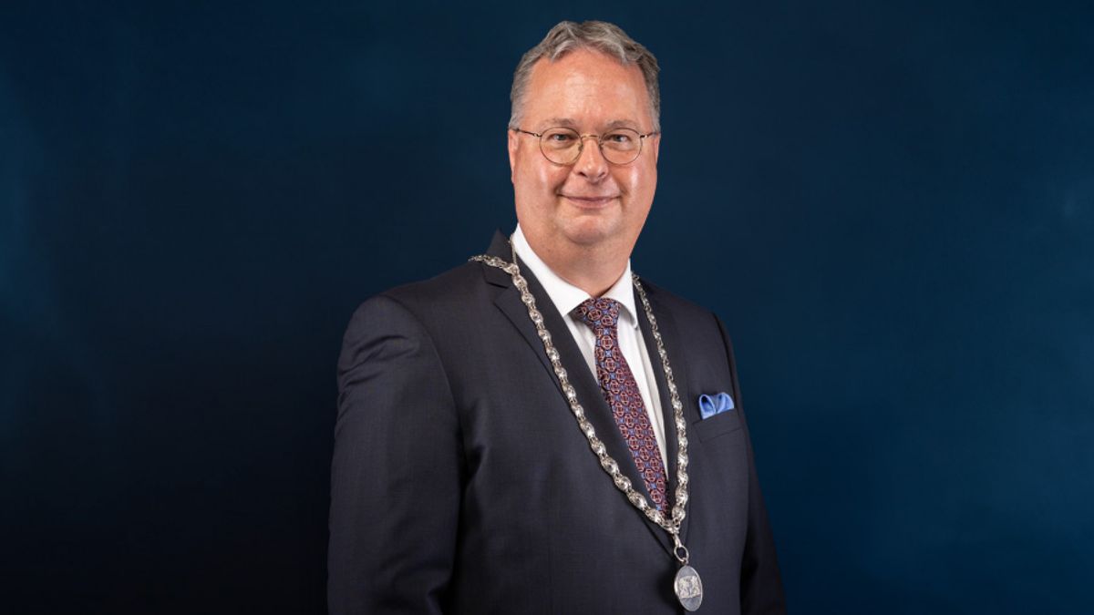 Hek om huis burgemeester na azc-dreigementen: 'Je woning gaat in de fik'