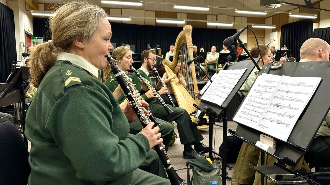 Muzikanten militaire kapel Assen lopen gehoorschade op, mogelijk door gebrekkige repetitieruimte