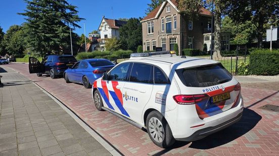 Vrouw gewond • dode bij verkeersongeval. Vrouw gewond • dode bij verkeersongeval.