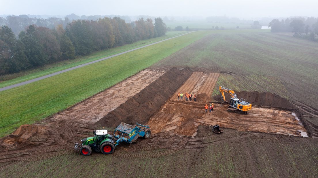 Dijkproeven tegen 'piping' onder dijken door waterschap Drents Overijsselse Delta