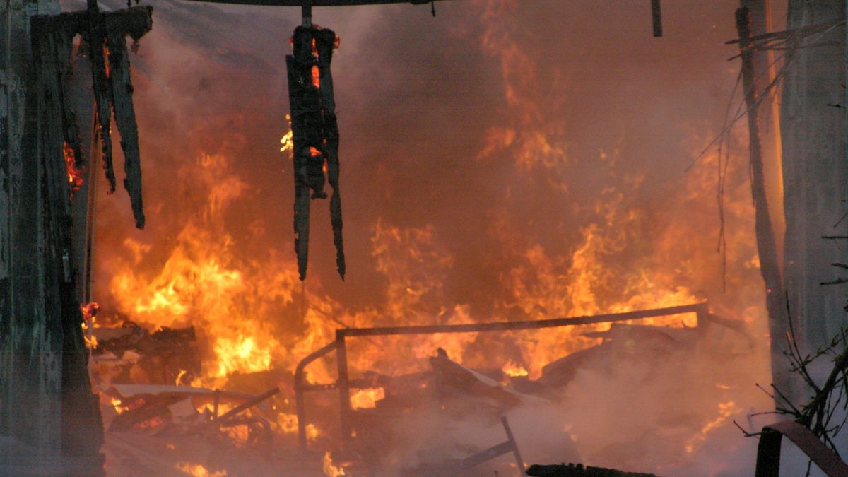 Schuur in Wilhelminaoord in vlammen op