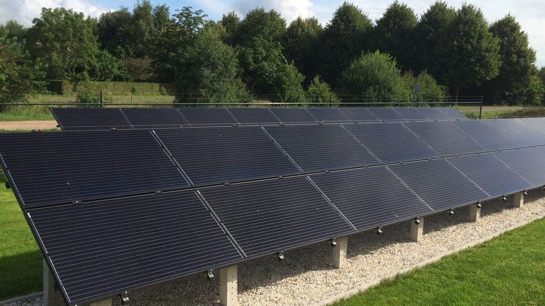 Een park met zonnepanelen (Rechten: Jeroen Kelderman/RTV Drenthe)