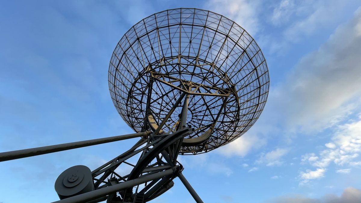 Expeditie Nederland: stilte door de radiotelescopen bij Kamp Westerbork