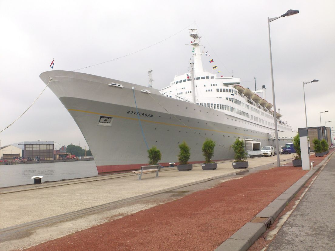 ss Rotterdam aan de kade op Katendrecht