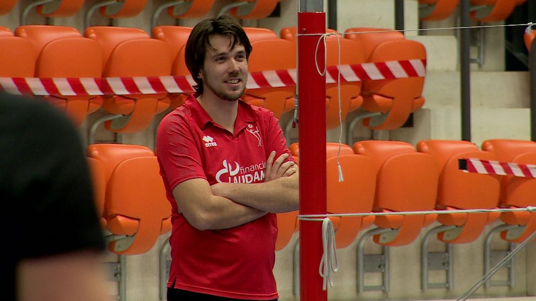 Volleybalcoach Ivo Munter weer actief in competitieverband  na maanden alleen trainen