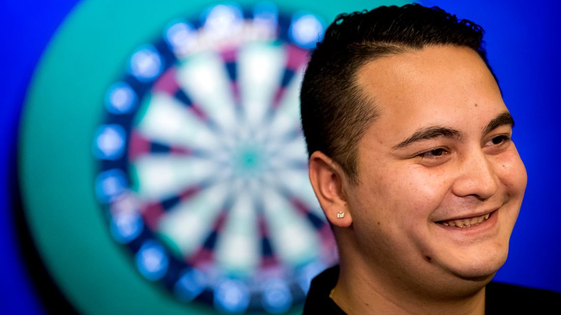 Topdarter Jeffrey de Zwaan kan Engeland voorlopig niet verlaten