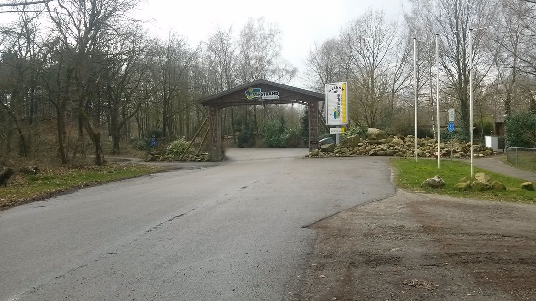 De ingang van het recreatiepark bij het Ermerstrand (Rechten: RTV Drenthe)