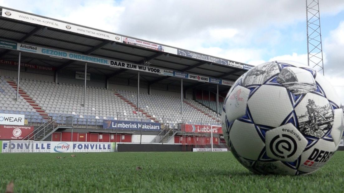 De top 4 van de eredivisie wil niet meer voetballen, FC Emmen wacht op de plannen die de KNVB dinsdag presenteert (Rechten: RTV Drenthe)