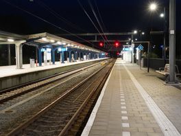 Stilte op stations en geen bussen: staking treft openbaar vervoer