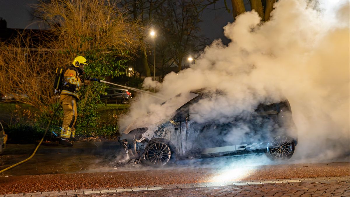 Nieuwe autobrand in wijk Zandweerd Deventer past in langere reeks