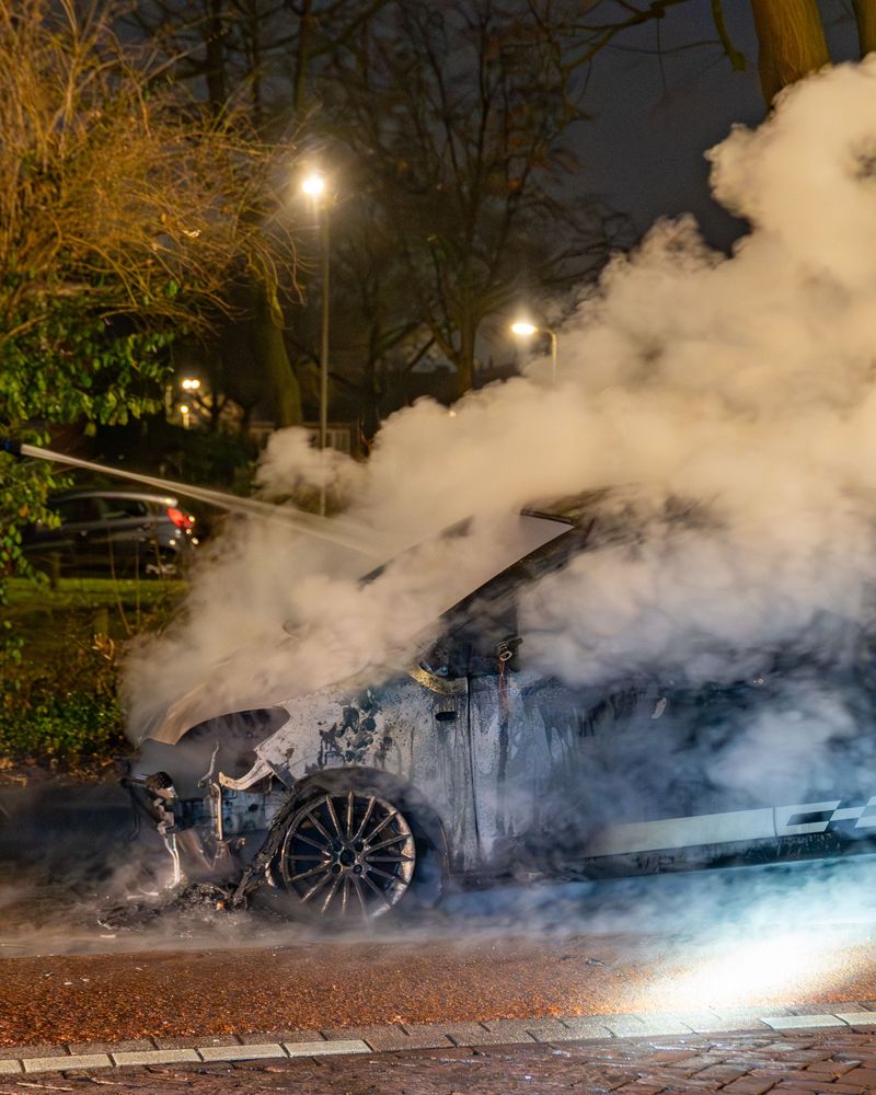 Nieuwe autobrand in wijk Zandweerd Deventer past in langere reeks - Oost