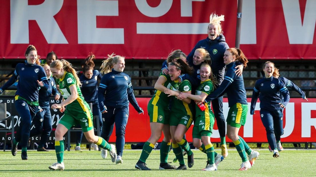 In de halve finale werd de kersverse landskampioen FC Twente uitgeschakeld I