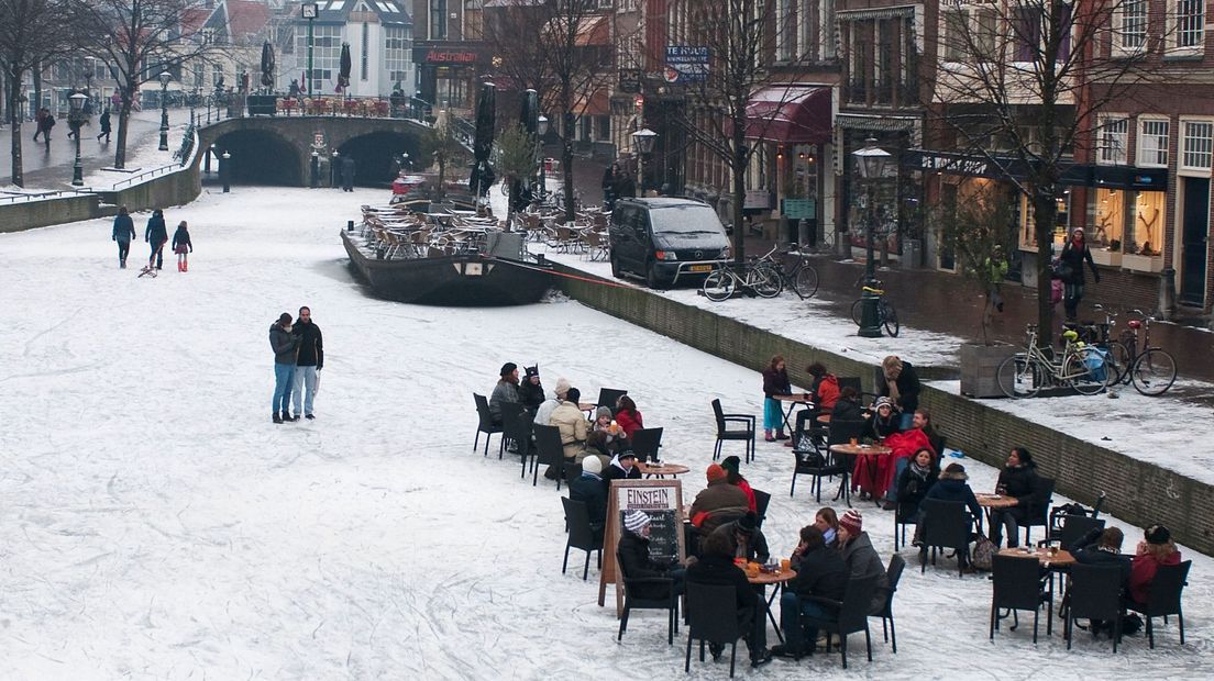 Schaatsen op de Leidse grachten - 2012