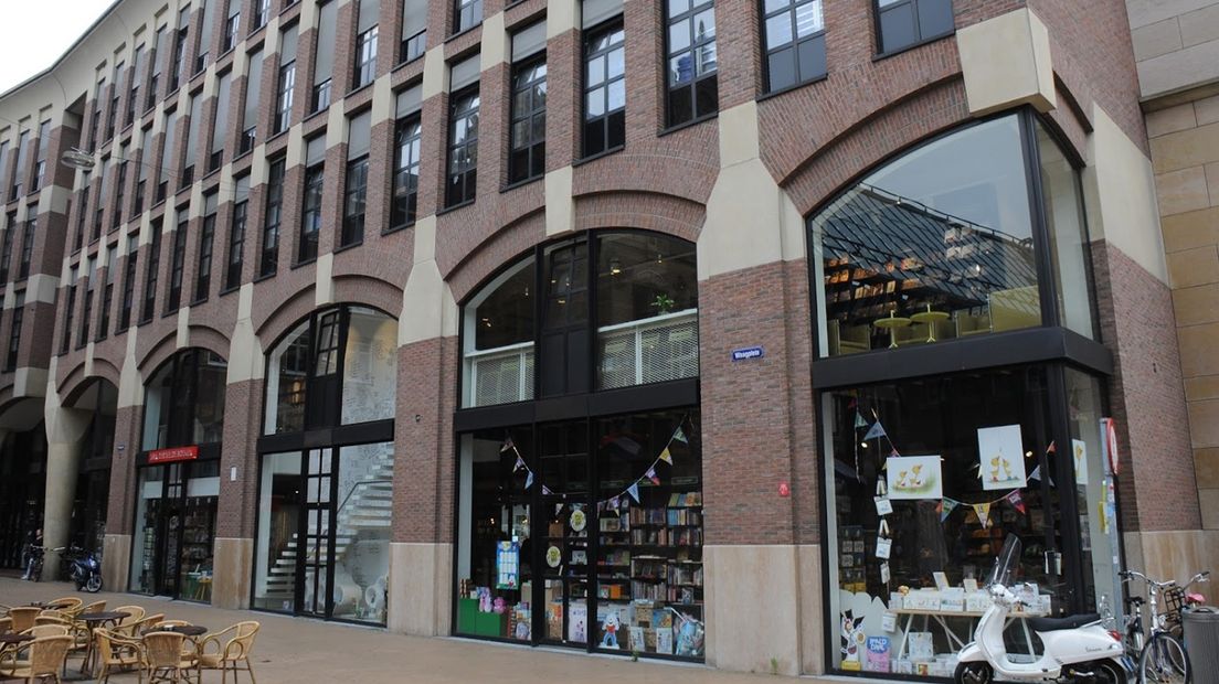 De vestiging van boekhandel Van der Velde aan de Grote Markt