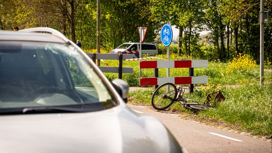 Meisje mee naar ziekenhuis na botsing met auto. Meisje mee naar ziekenhuis na botsing met auto.