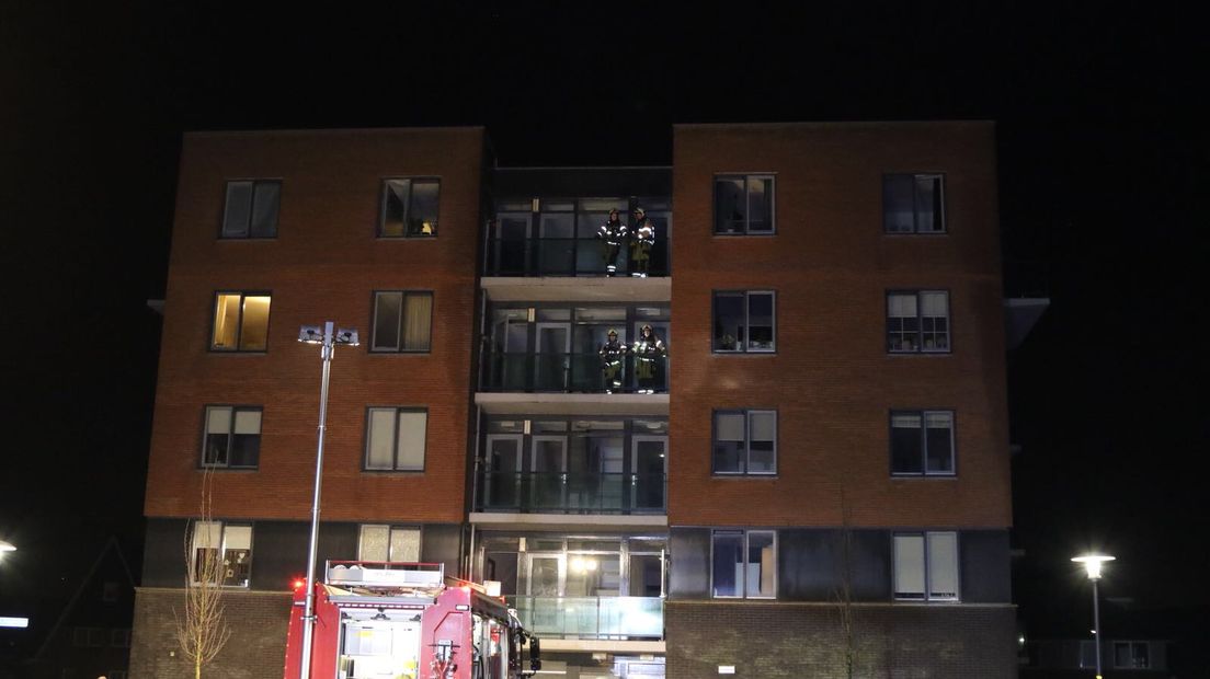 Tussen de twintig en dertig bewoners zijn in de nacht van vrijdag op zaterdag geëvacueerd na een brand in een appartementencomplex in Nijkerk. Door de brand ontstond er veel rook in het complex aan de Kajuit. Er raakte niemand gewond. De bewoners zijn in een naastgelegen appartementencomplex opgevangen.