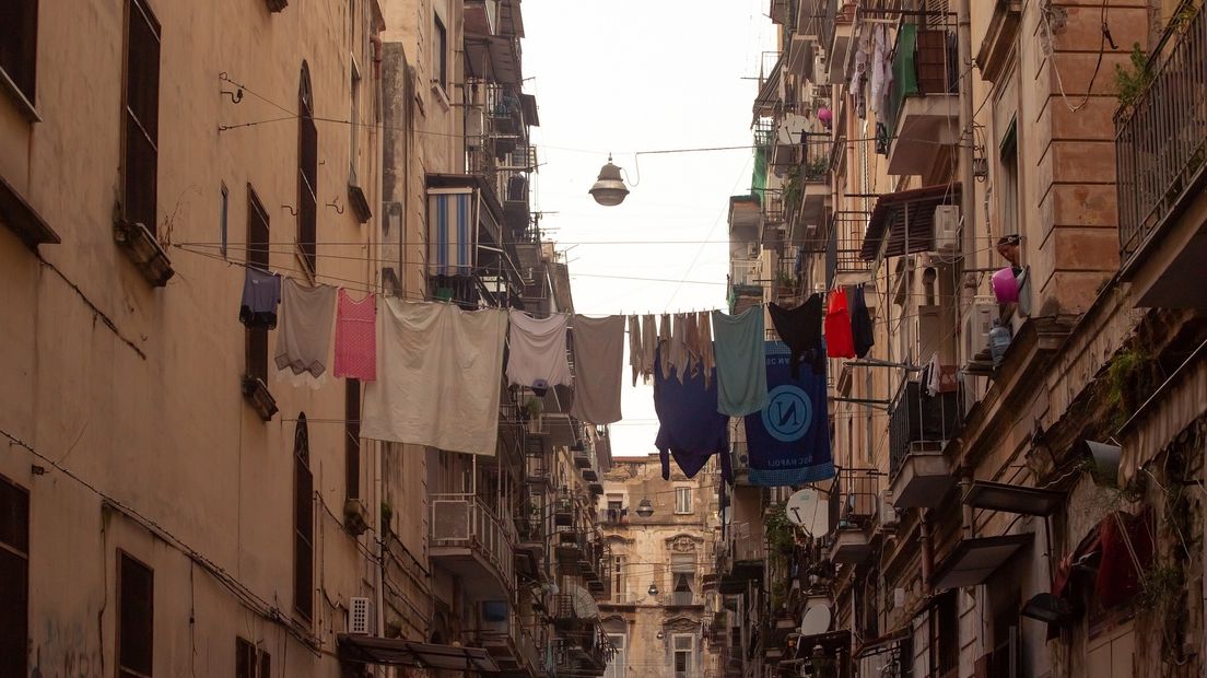 Net als in Napels moet het wasgoed in Assen boven  de straten komen te hangen (Rechten: Pixabay.com)