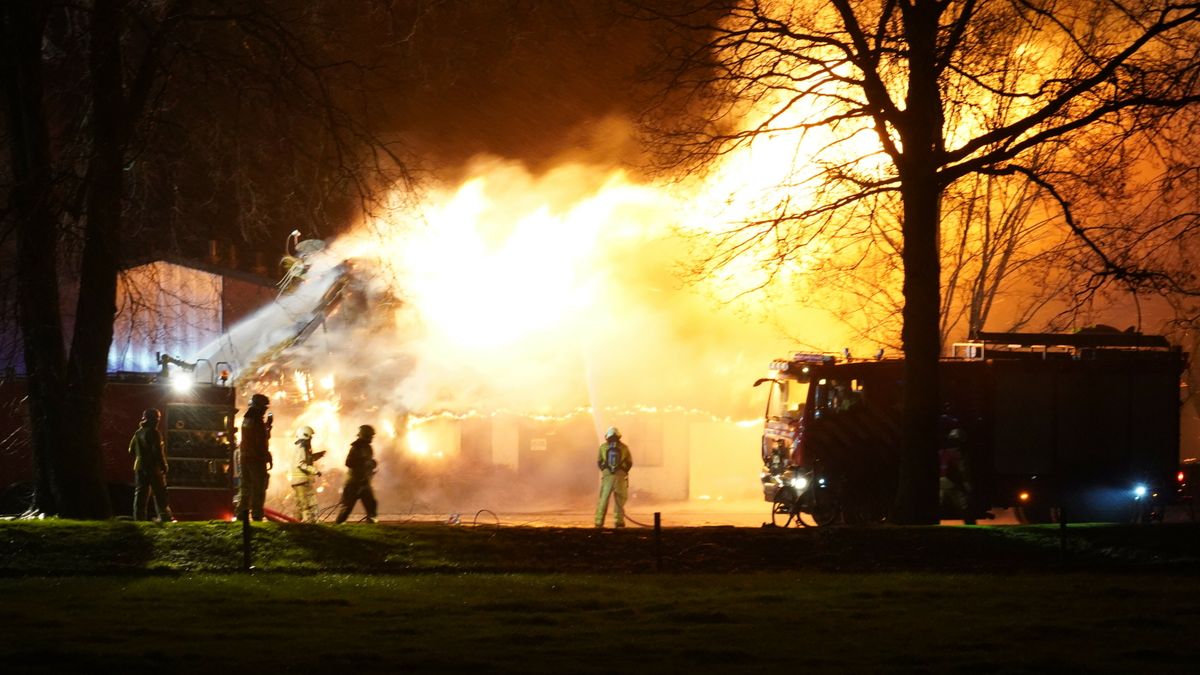 Major Fire Destroys Farmhouse in Eursinge: Residents Escape Unharmed