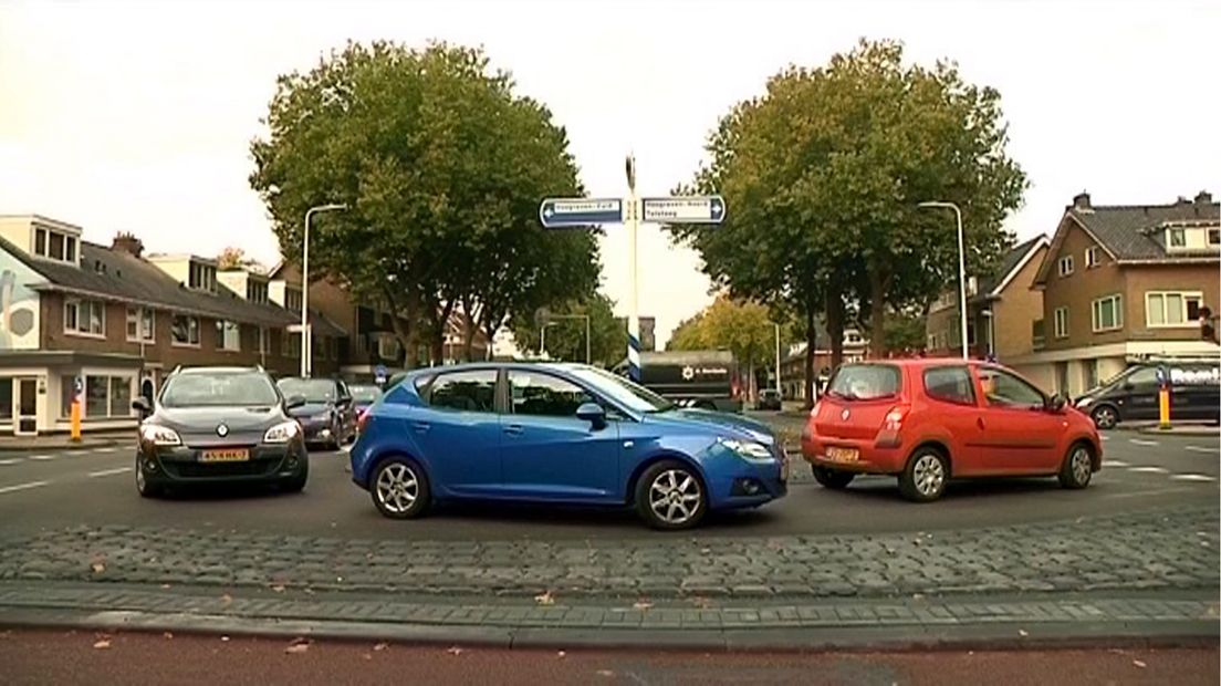 De ingewikkelde kruising op de 't Goylaan in Utrecht blijkt zeer omstreden.